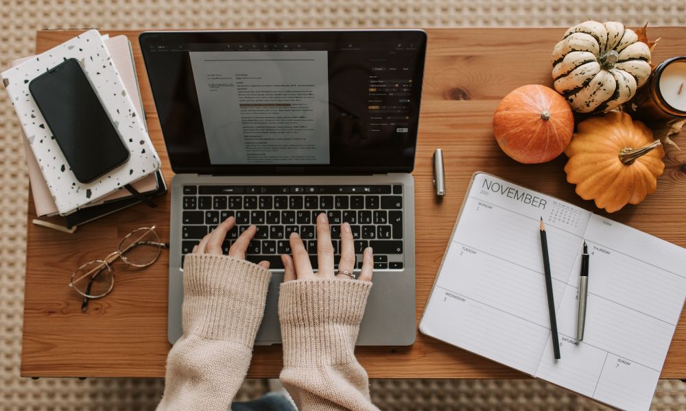 Navigating Flexible Shifts: An Instructional Guide to Food and Cleaning Jobs on Indeed