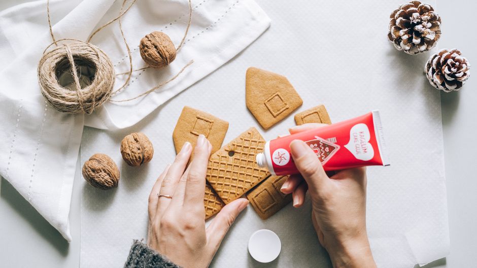 How Do I Assemble a Homemade Treat Box That Stays Fresh and Travels Well?