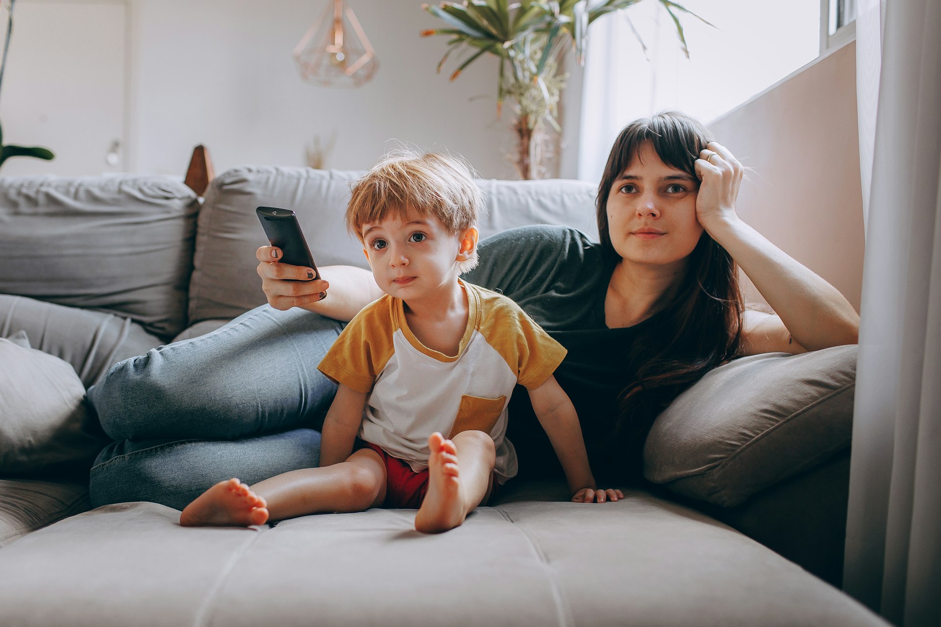 Thriving as a Parent in the Era of Artificial Intelligence: Opportunities, Challenges, and Actionable Strategies