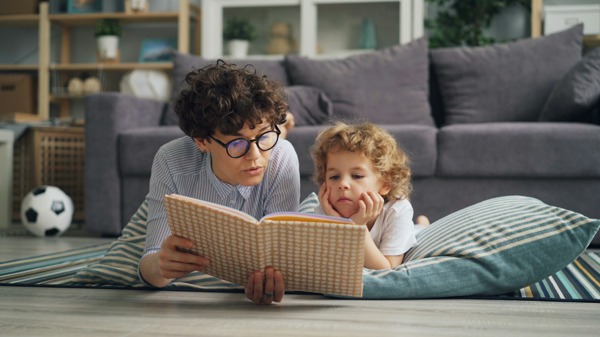 How Family Storytelling Deepens Emotional Bonds and Fosters Resilience